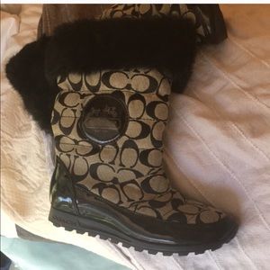 Coach winter / snow boots with fur coach logo